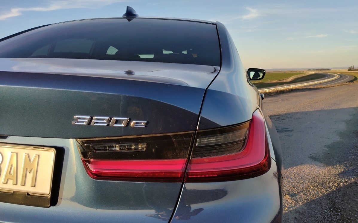 bmw-320e-2022-14