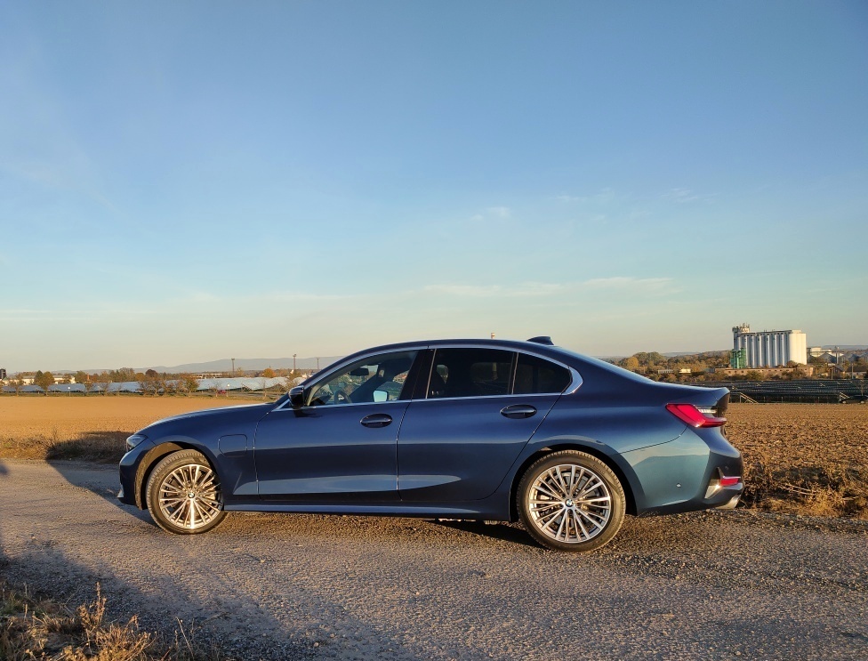bmw-320e-2022-17