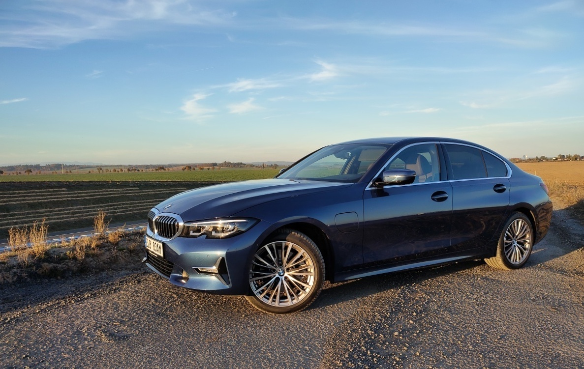 bmw-320e-2022-4