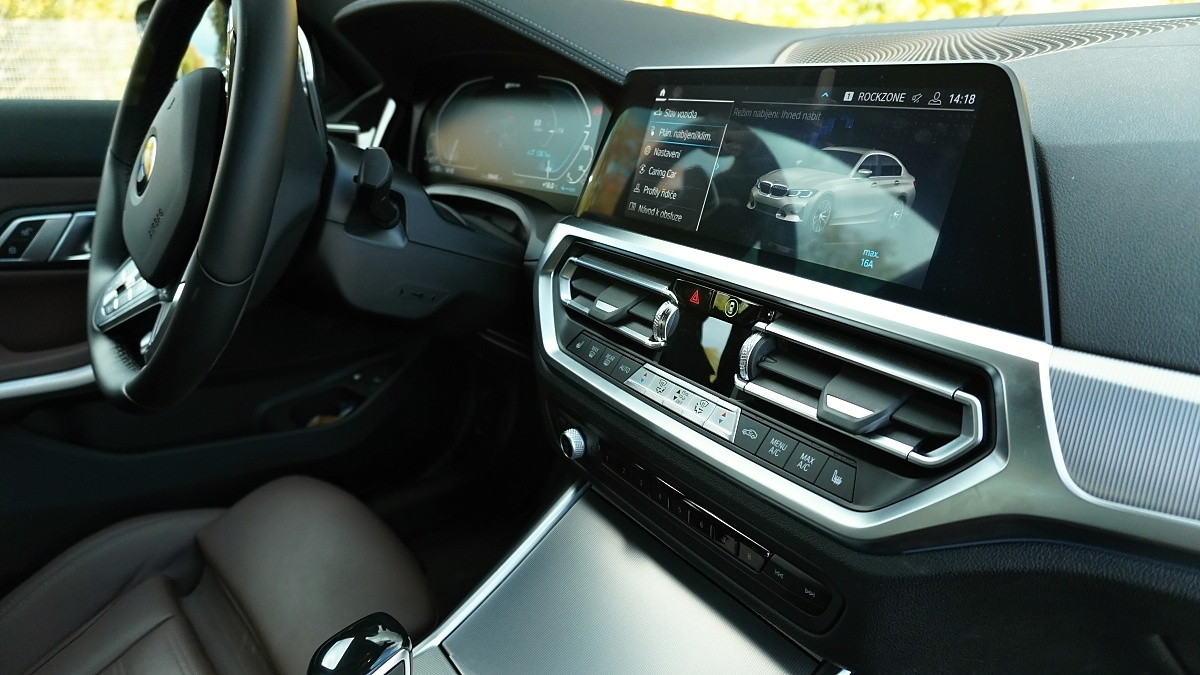 bmw-330e-g20-27
