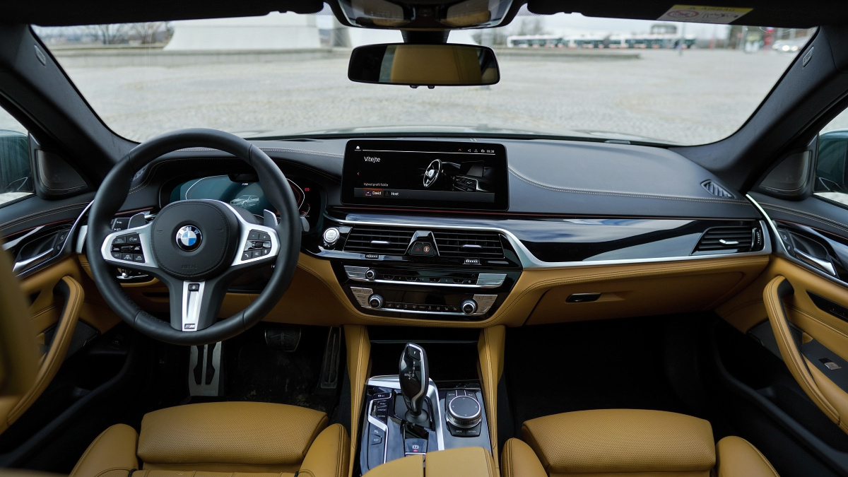 bmw-5-touring-2022-17
