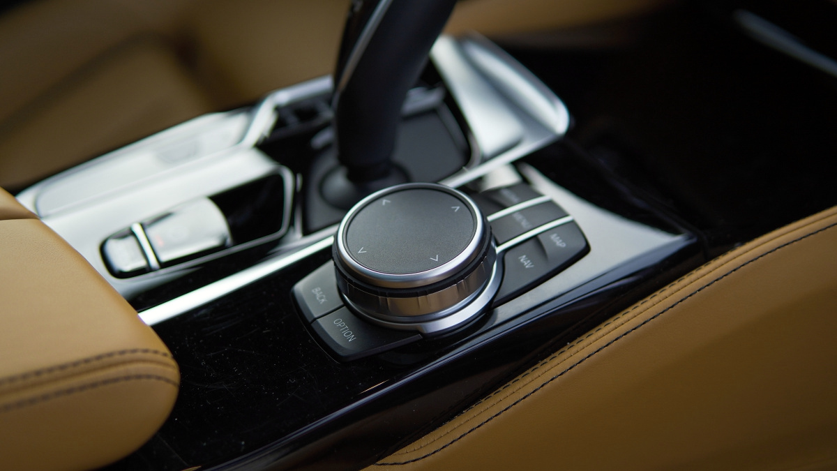 bmw-5-touring-2022-28