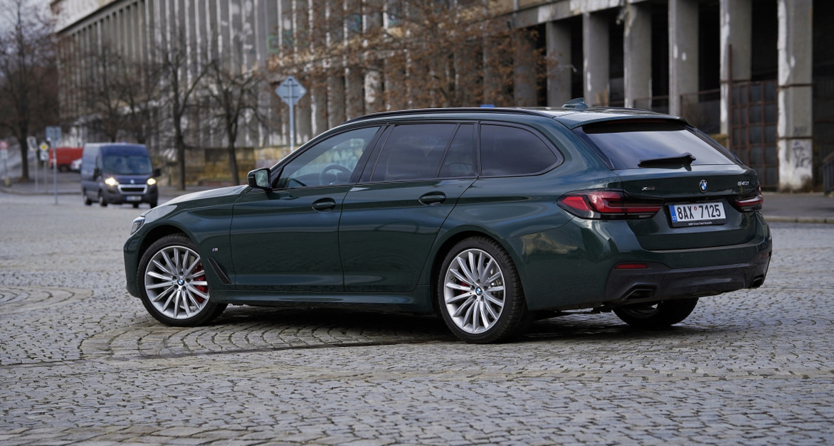 bmw-5-touring-2022-9