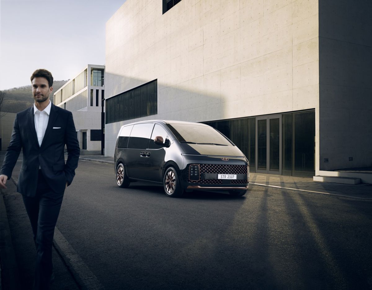 hyundai_staria_premium-2