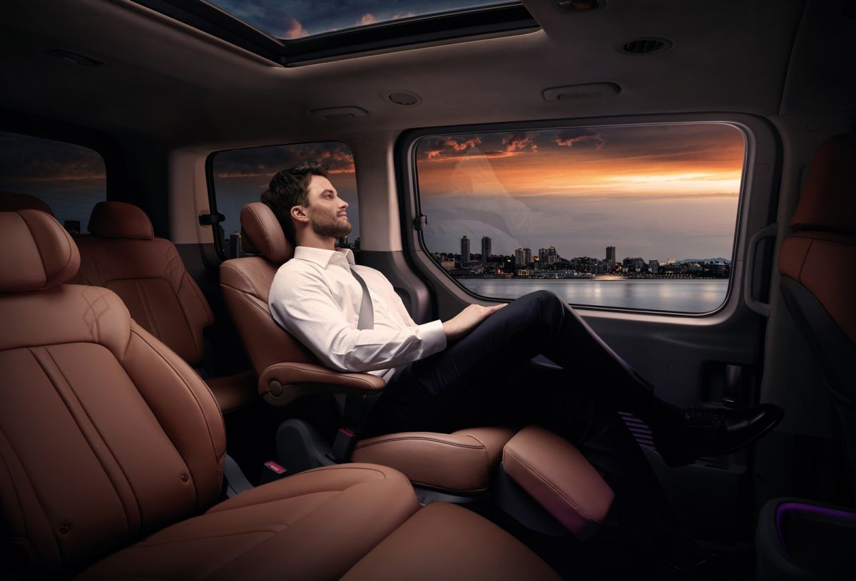 hyundai_staria_premium-3