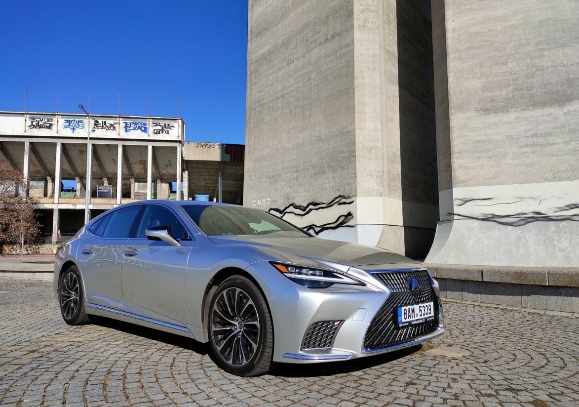 lexus-ls-2022-11