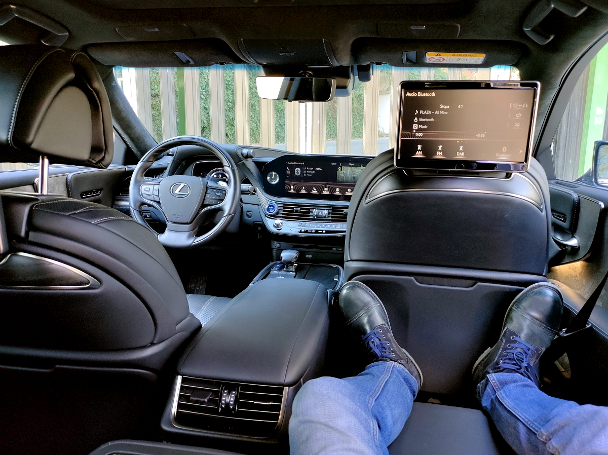 lexus-ls-2022-30
