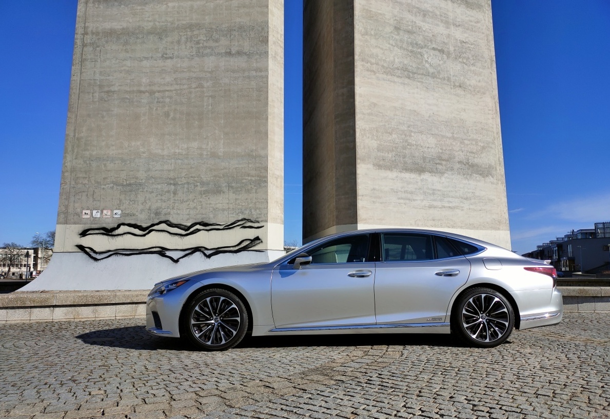 lexus-ls-2022-44