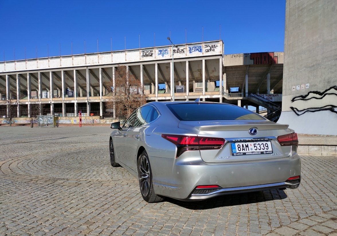 lexus-ls-2022-50