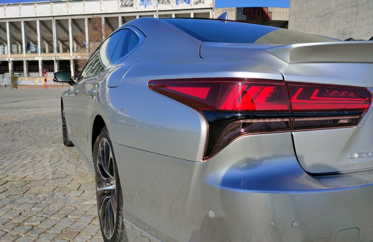 lexus-ls-2022-53