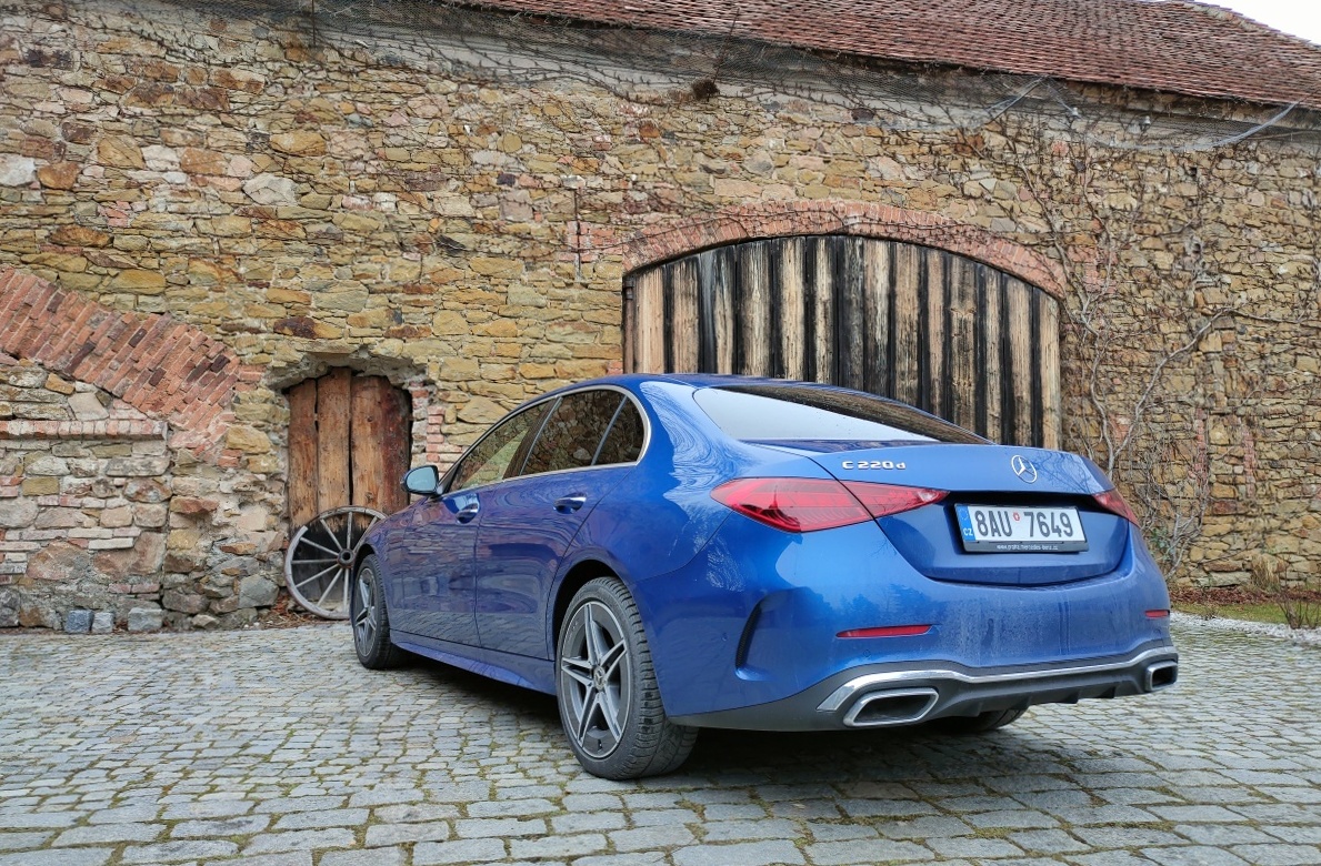 mercedes-benz-c-2022-24