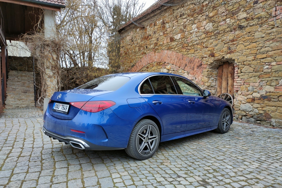 mercedes-benz-c-2022-27