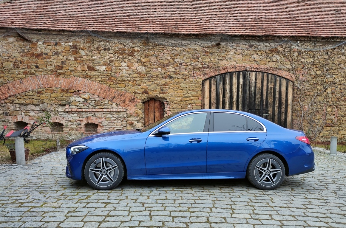 mercedes-benz-c-2022-32