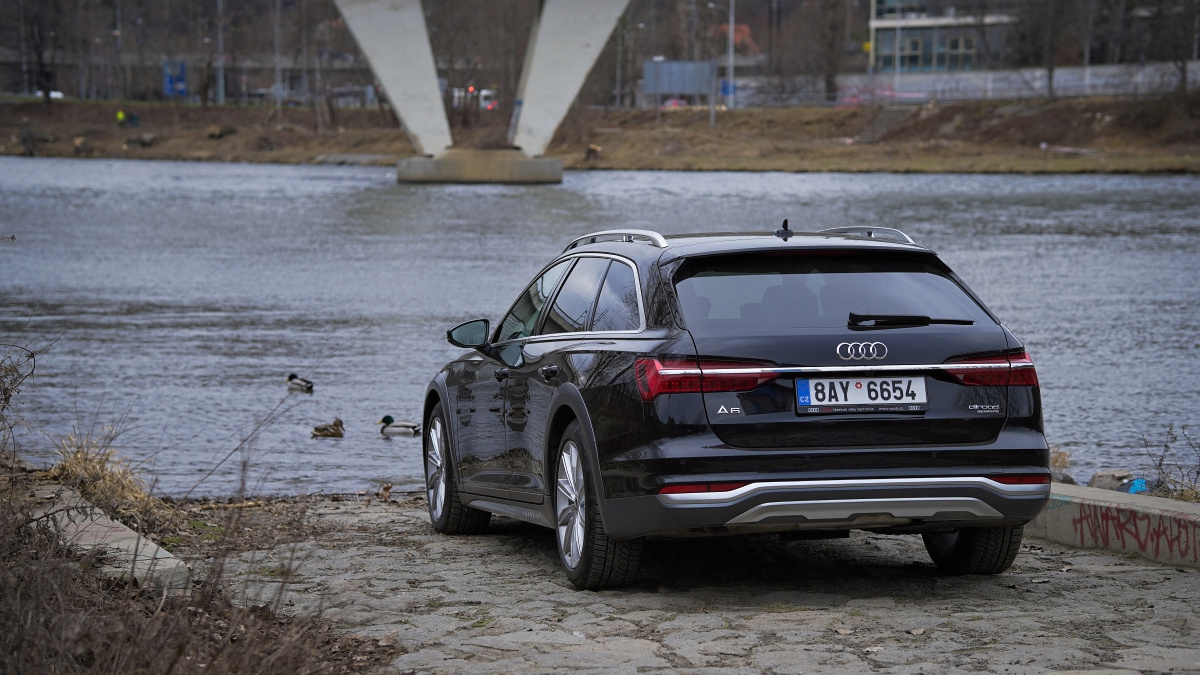 audi-a6-allroad-2022-31