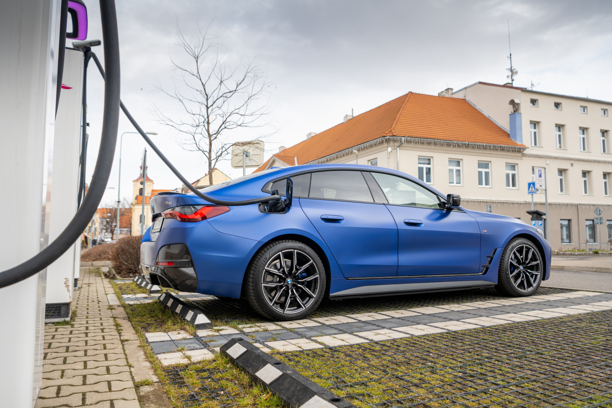 bmw-i4-2022-15