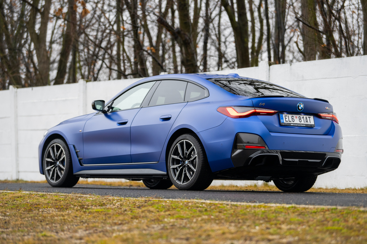 bmw-i4-2022-22