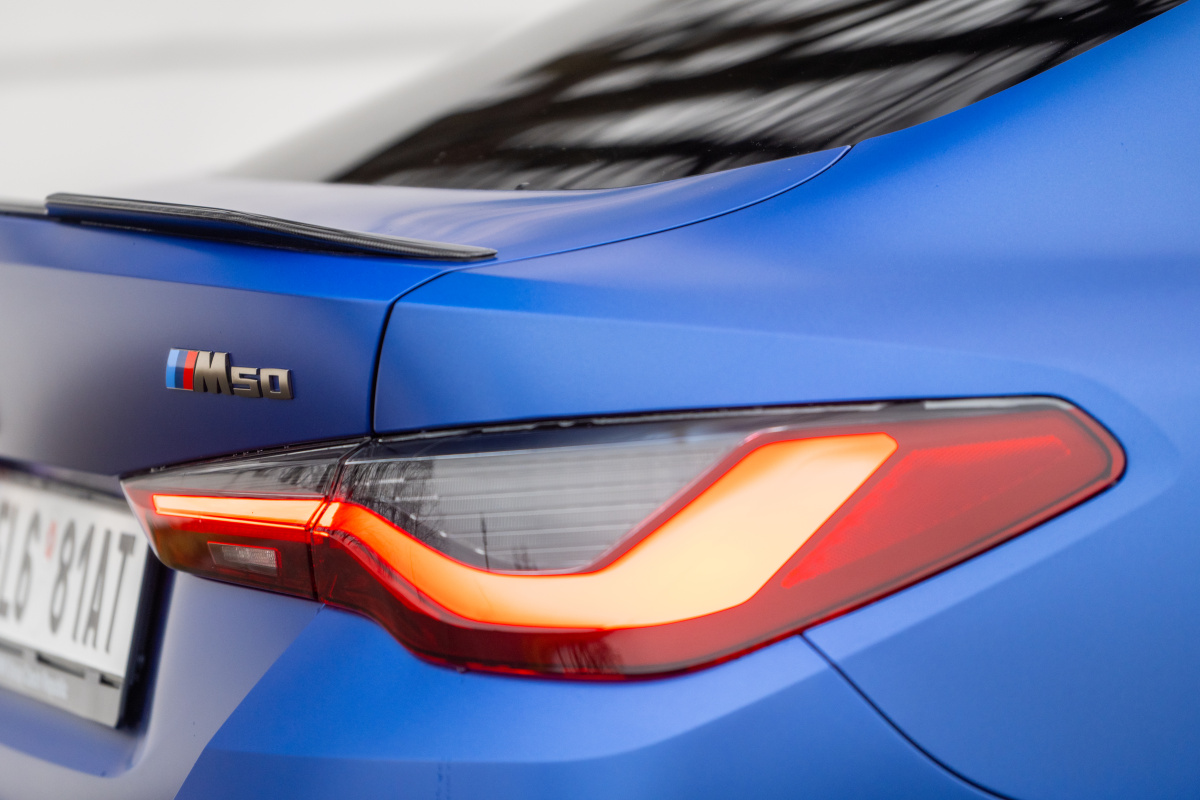 bmw-i4-2022-33