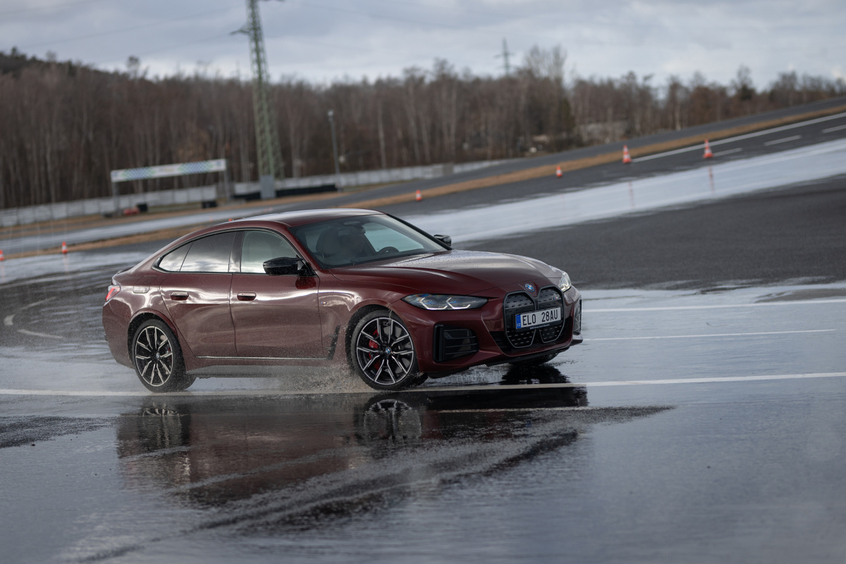 bmw-i4-2022-62