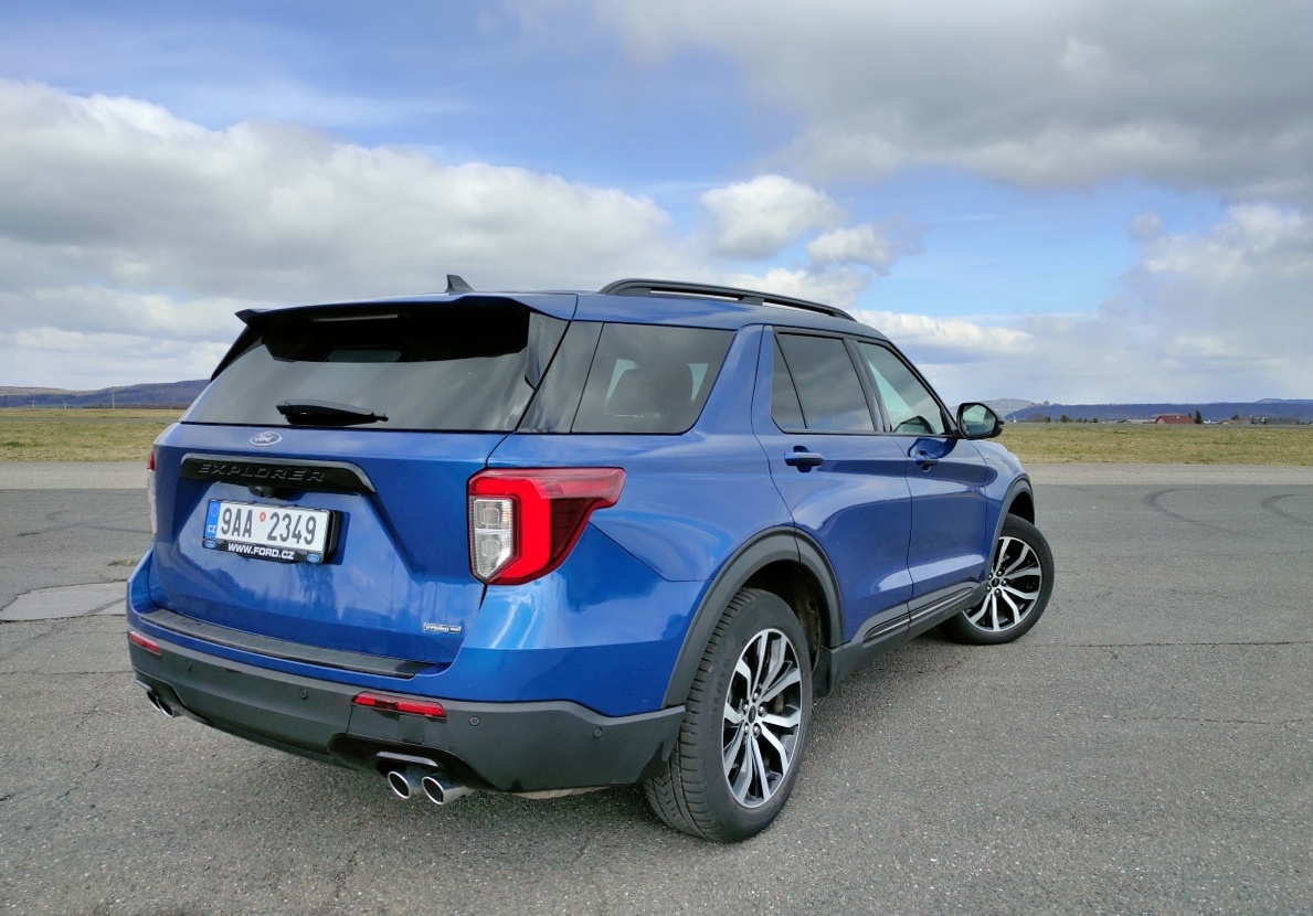 ford-explorer-2022-24