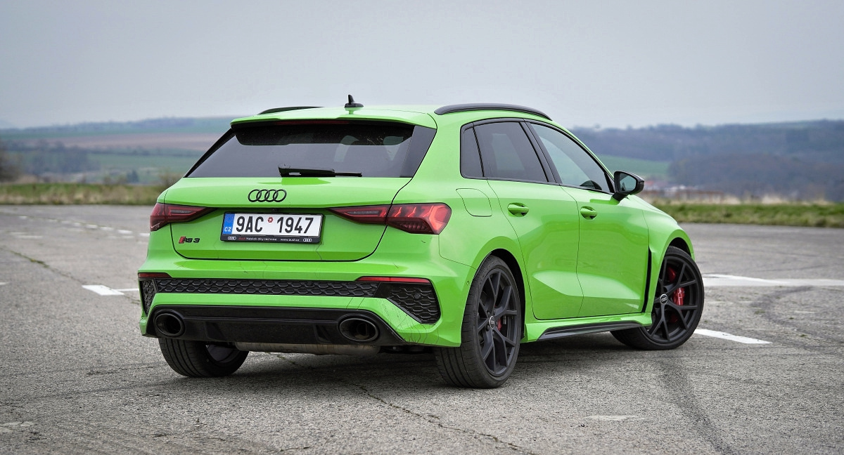 audi-rs3-2022-10