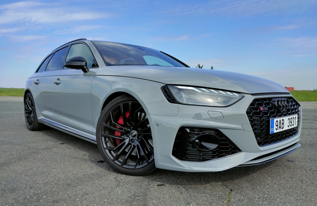 audi-rs4-2022-17