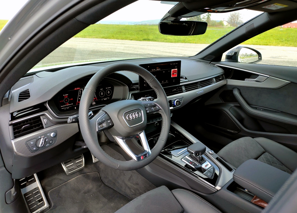 audi-rs4-2022-26