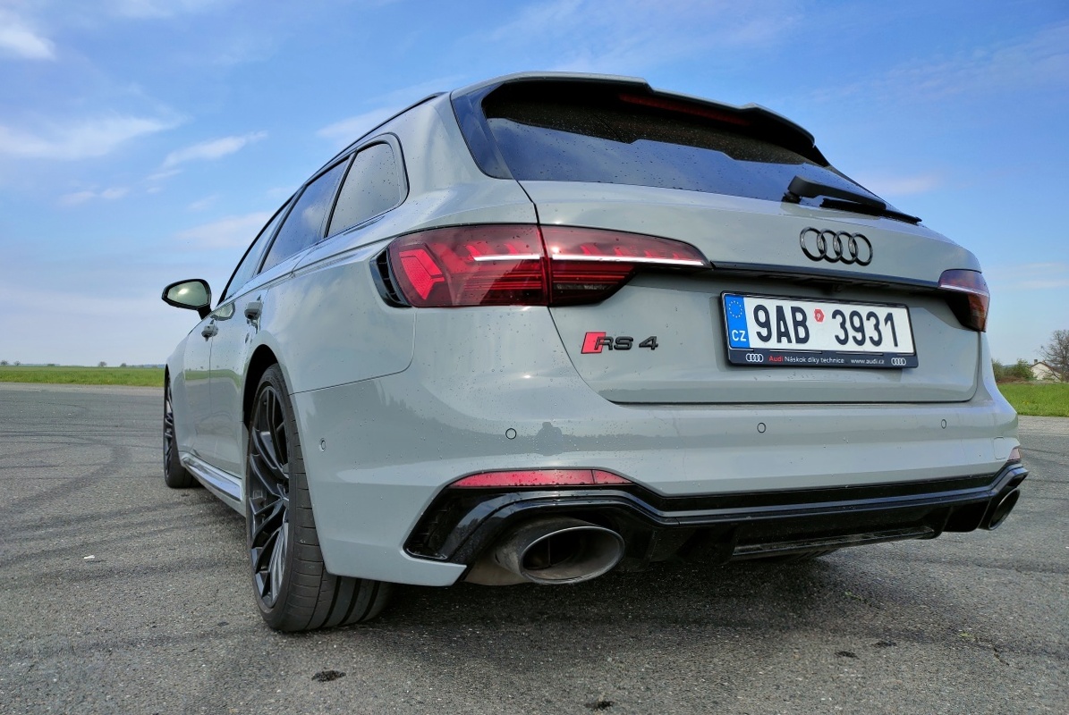 audi-rs4-2022-37
