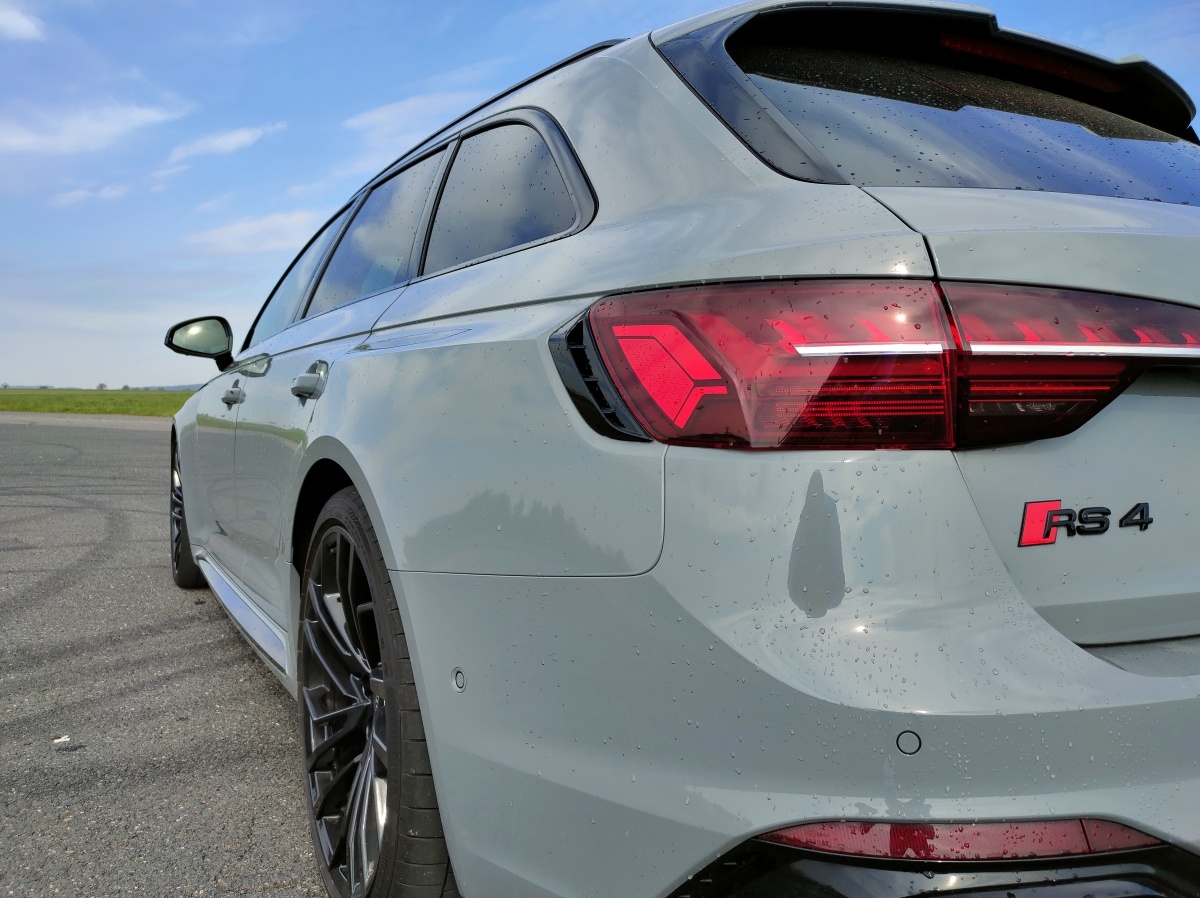 audi-rs4-2022-38