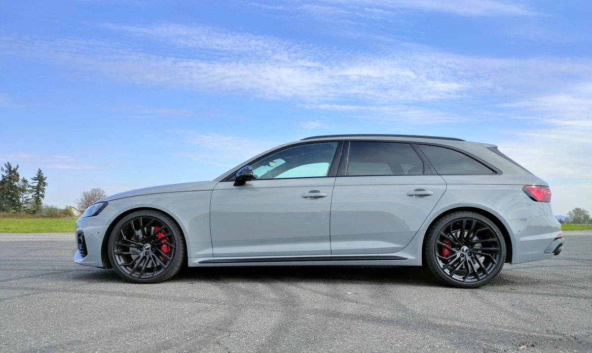 audi-rs4-2022-41