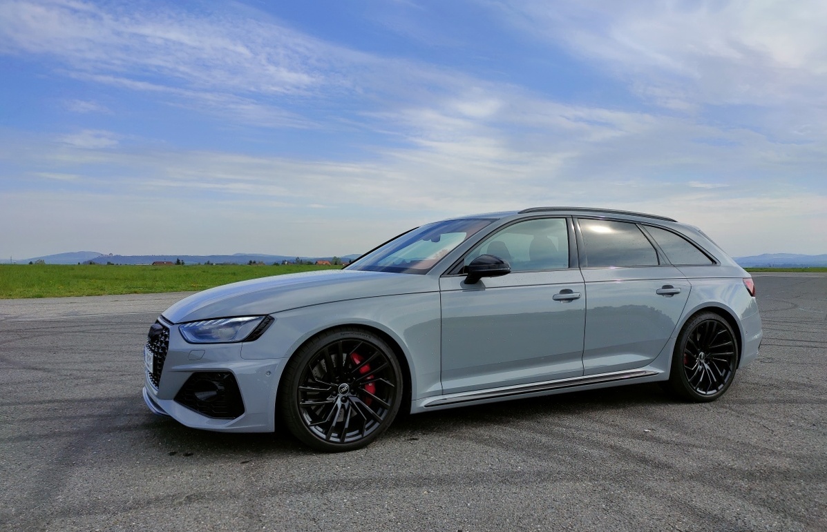 audi-rs4-2022-42