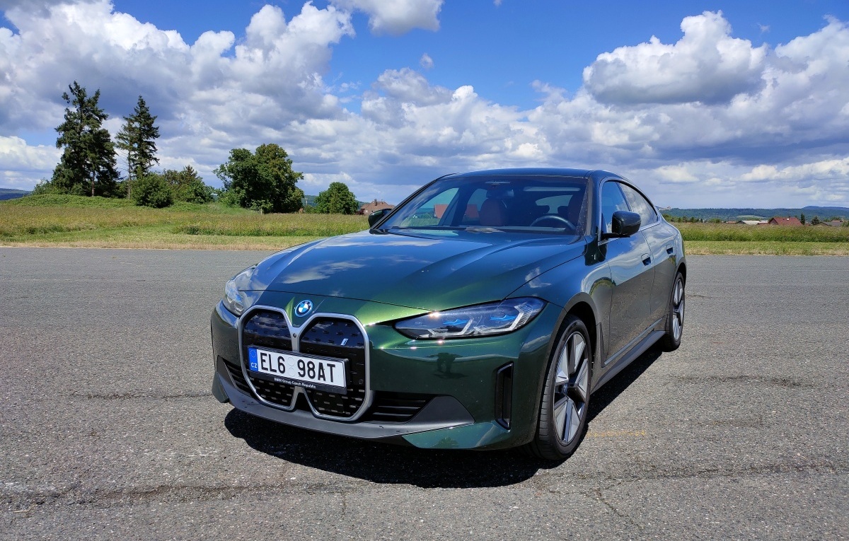 bmw-i4-2022-1