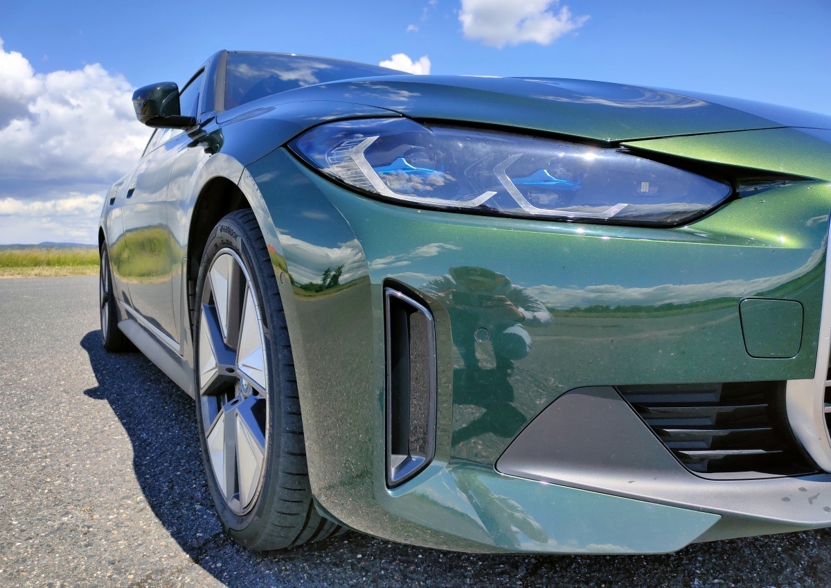 bmw-i4-2022-11