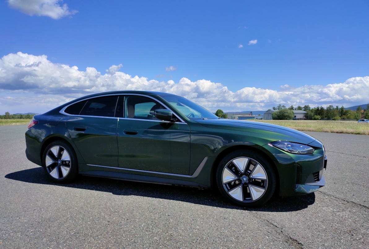 bmw-i4-2022-13