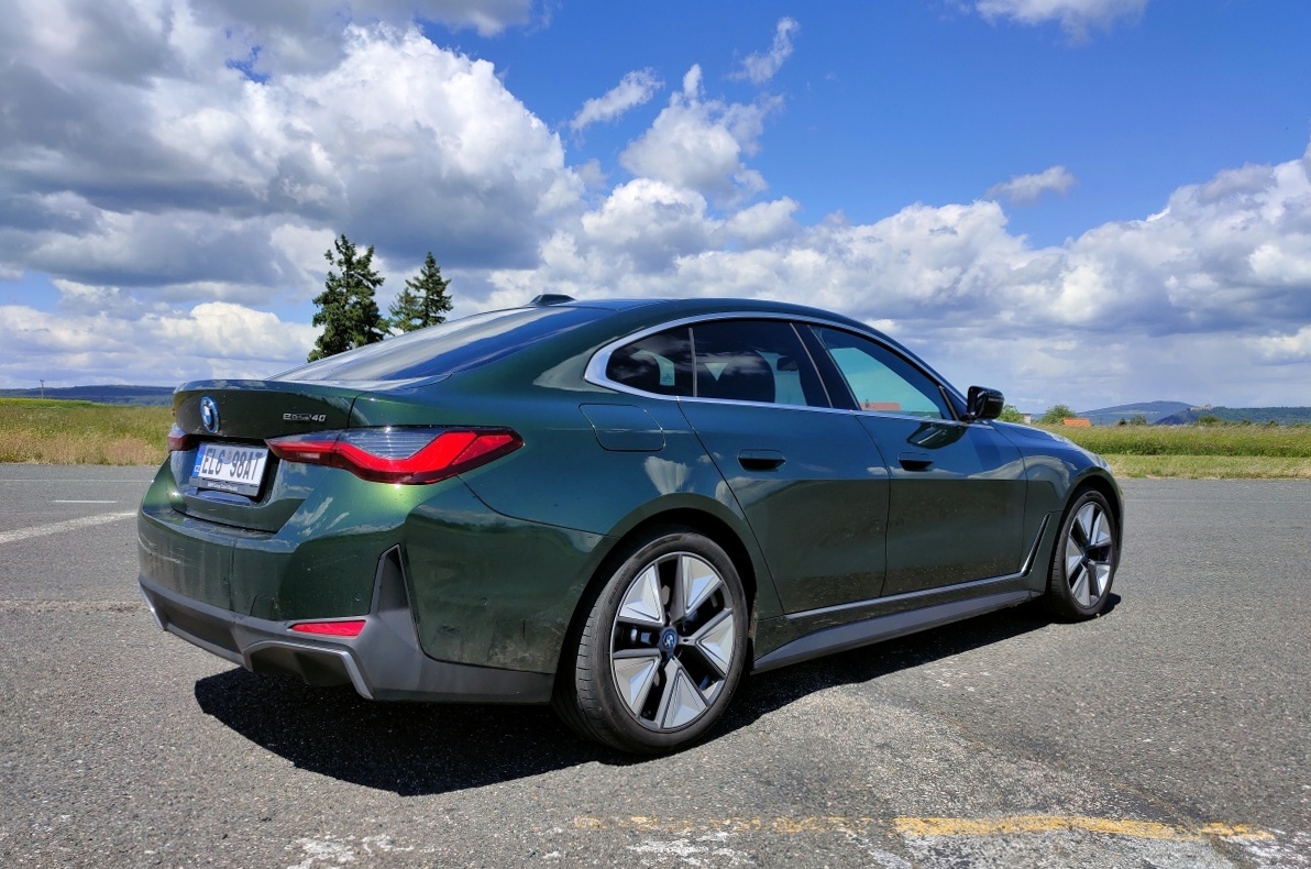 bmw-i4-2022-26