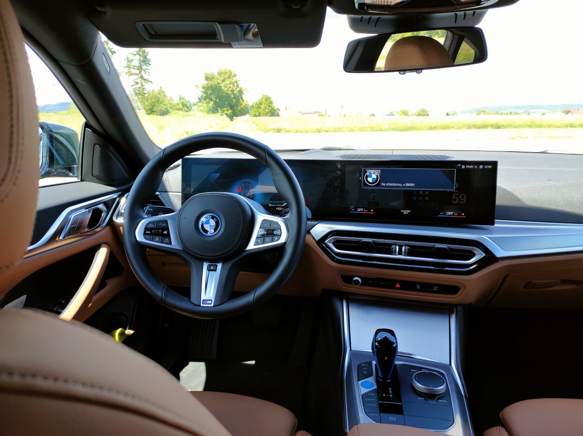 bmw-i4-2022-37