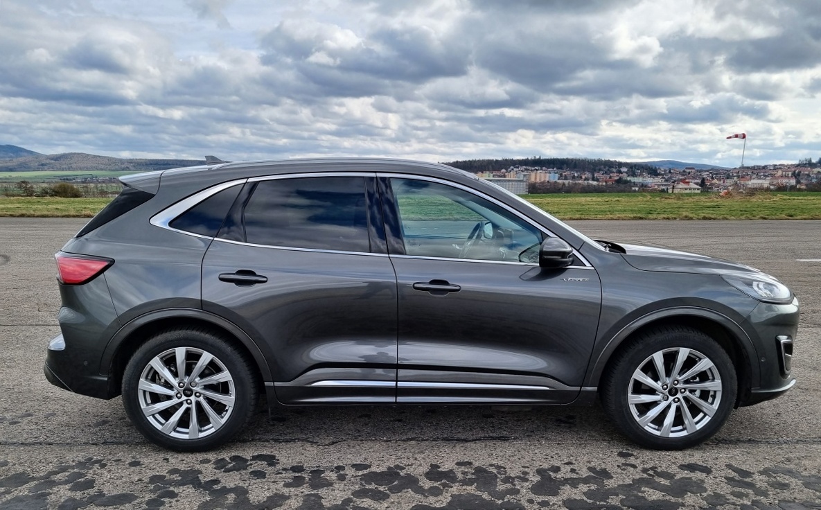 ford-kuga-2022-3