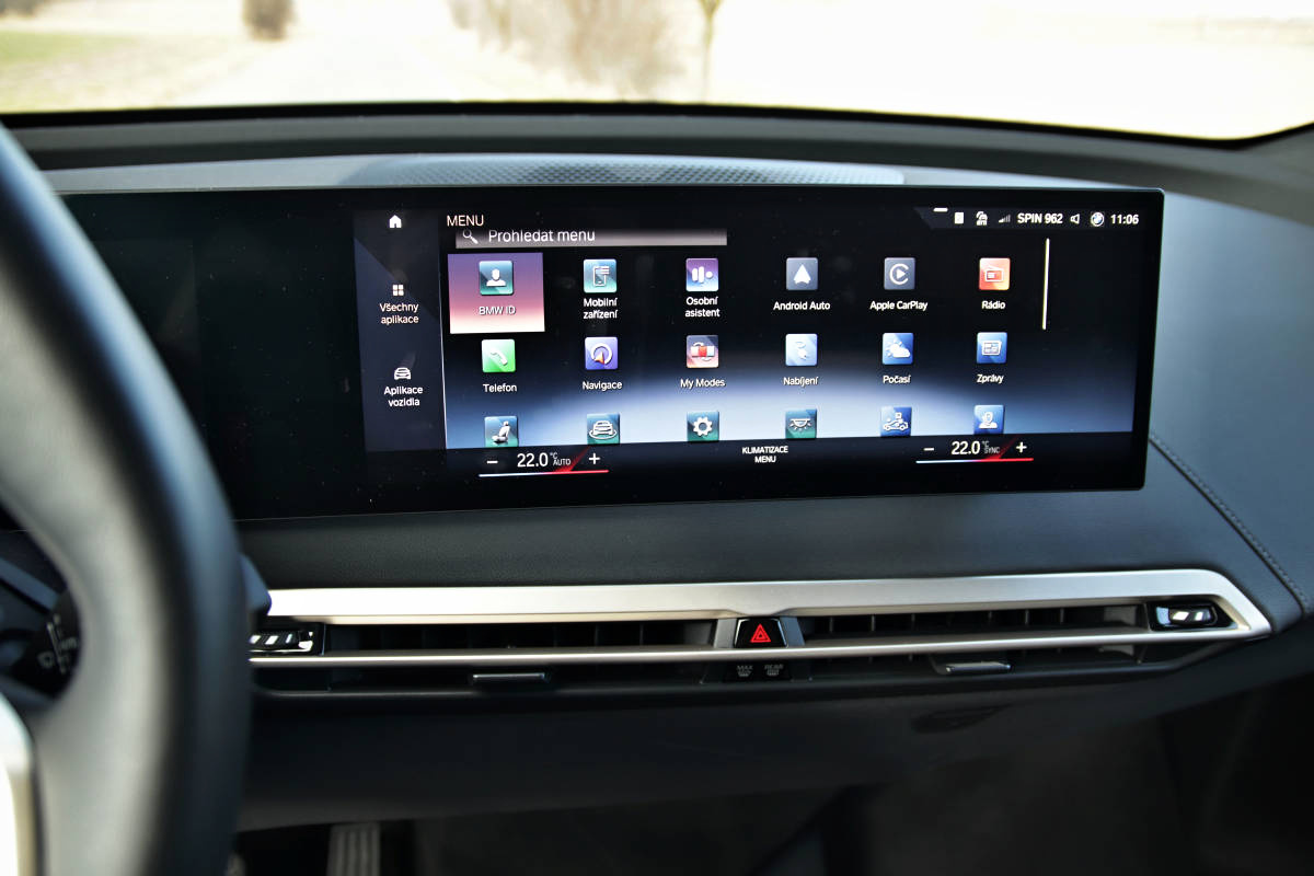 test-2022-bmw_ix_xdrive40-elektromobil-23