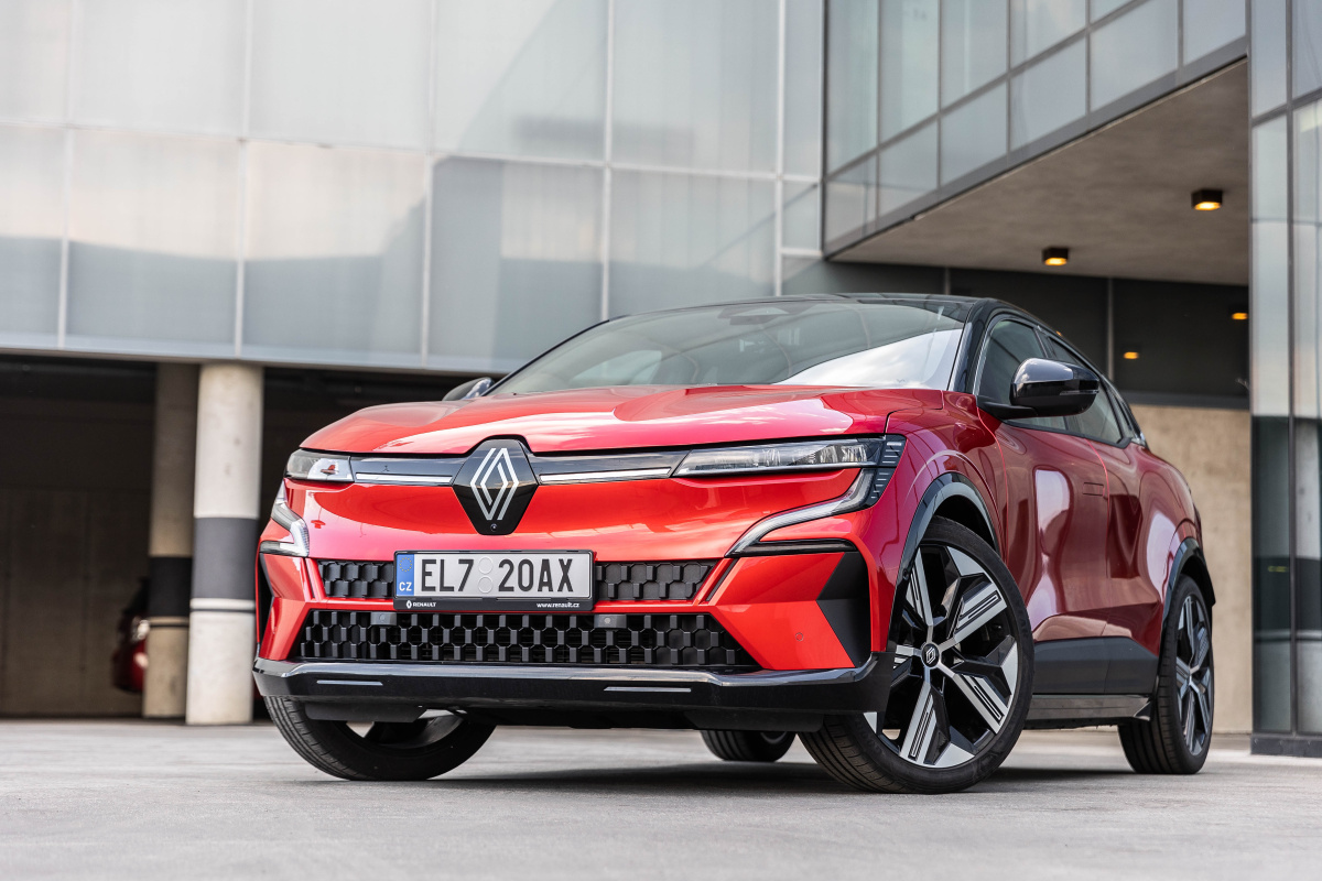 renault-megane-e-tech-2022-28