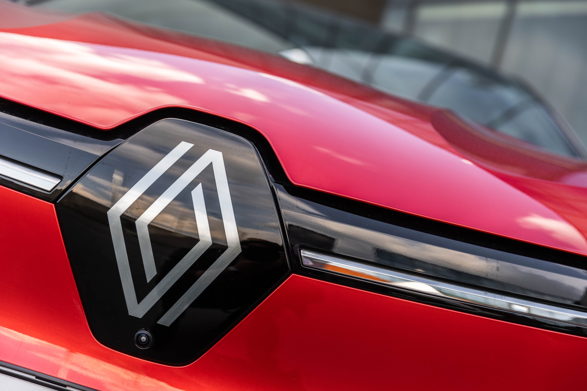 renault-megane-e-tech-2022-30