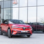 renault-megane-e-tech-2022-40