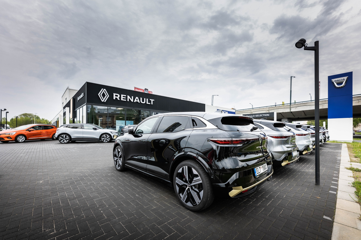 renault-megane-e-tech-2022-46
