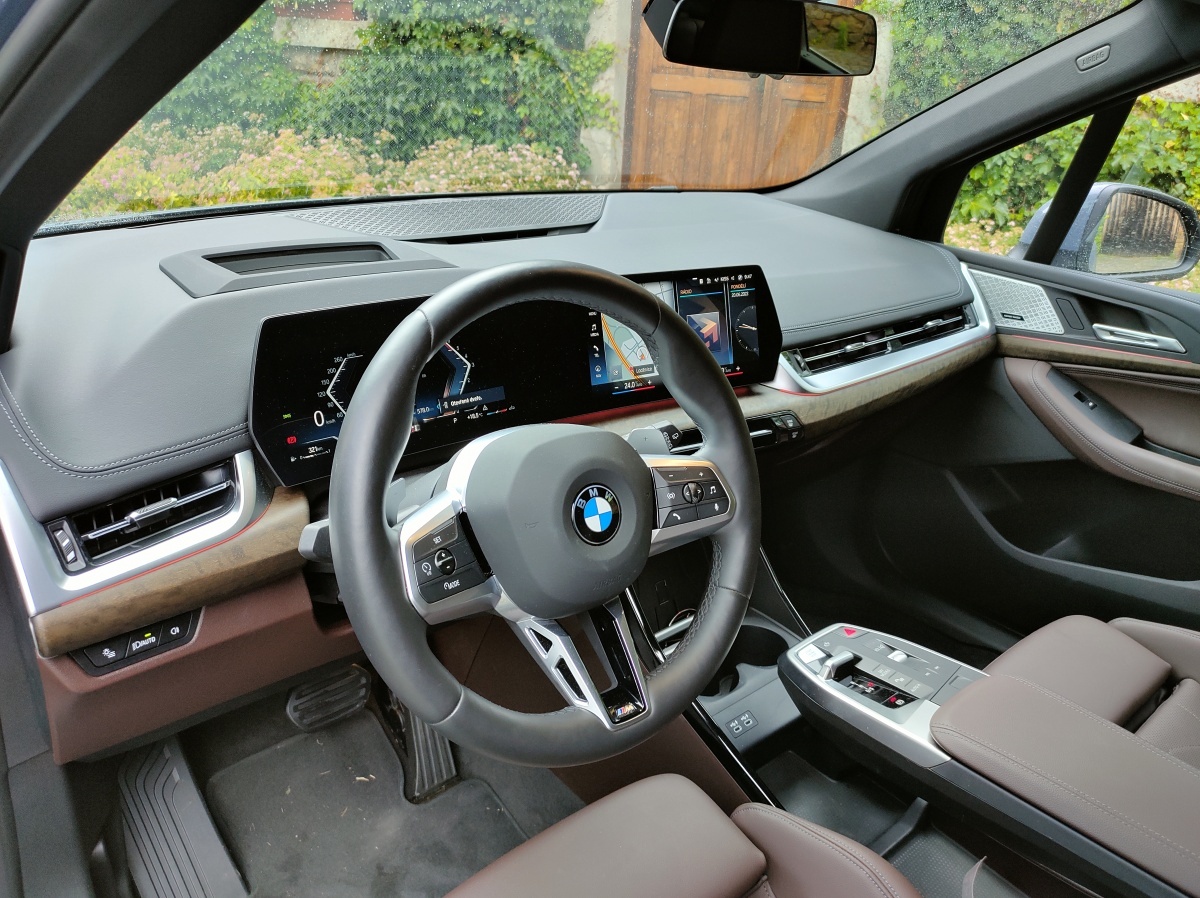 bmw-2-active-tourer-2022-21