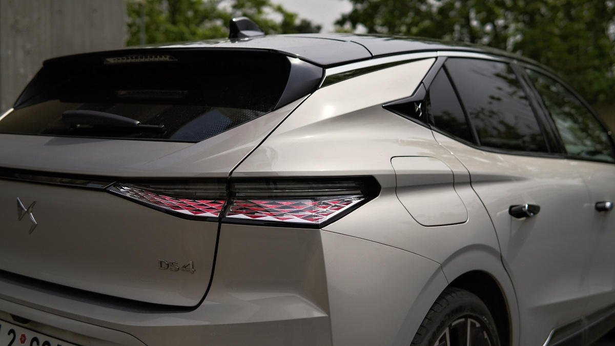 ds4-e-tense-10