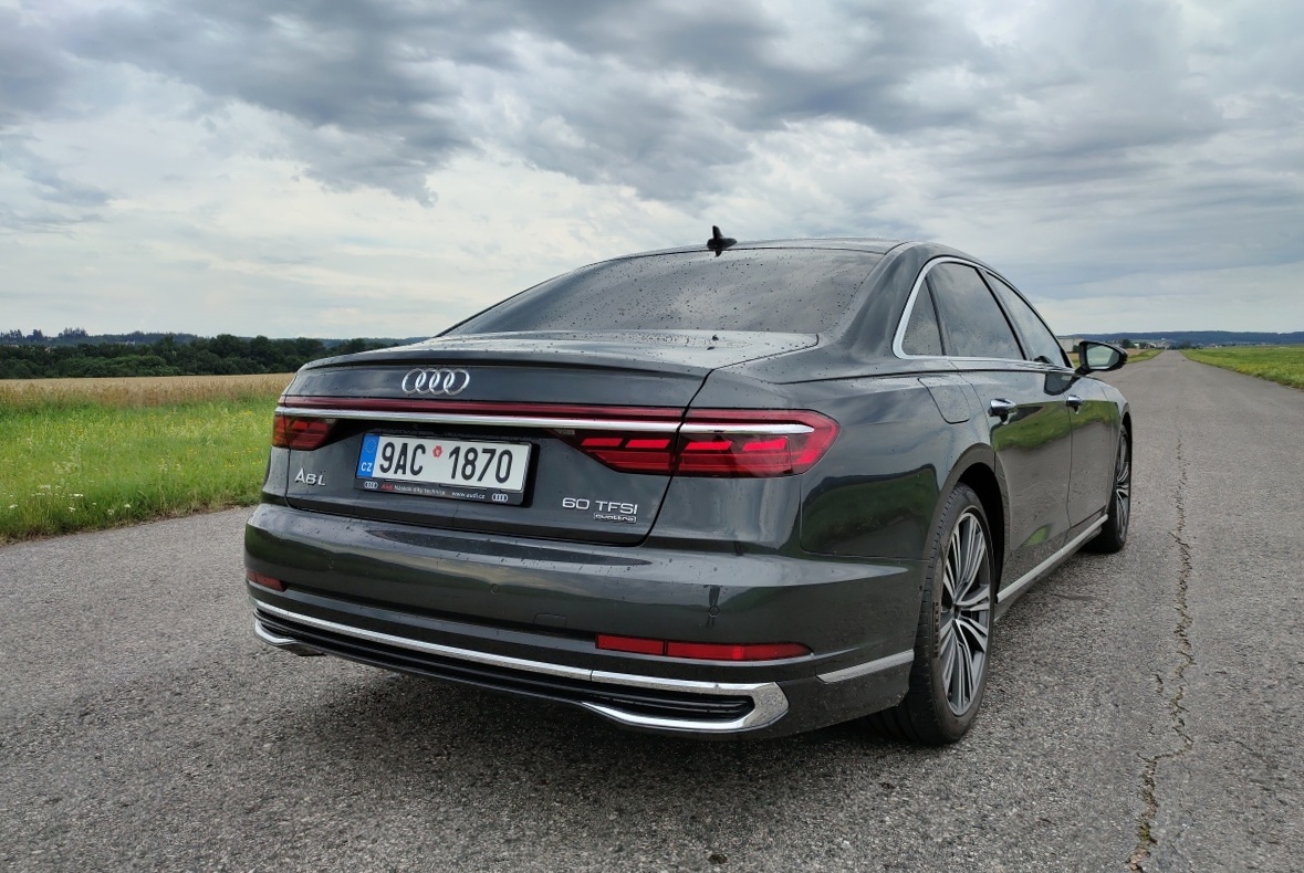 audi-a8-l-2022-44