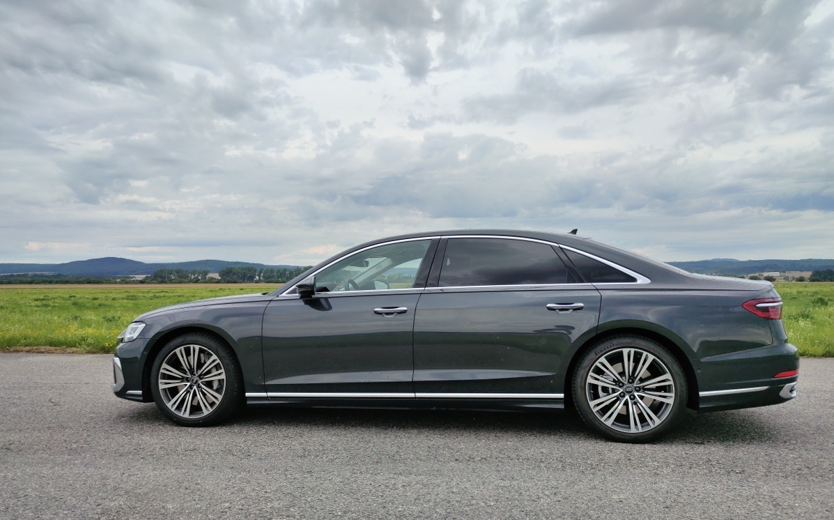 audi-a8-l-2022-45