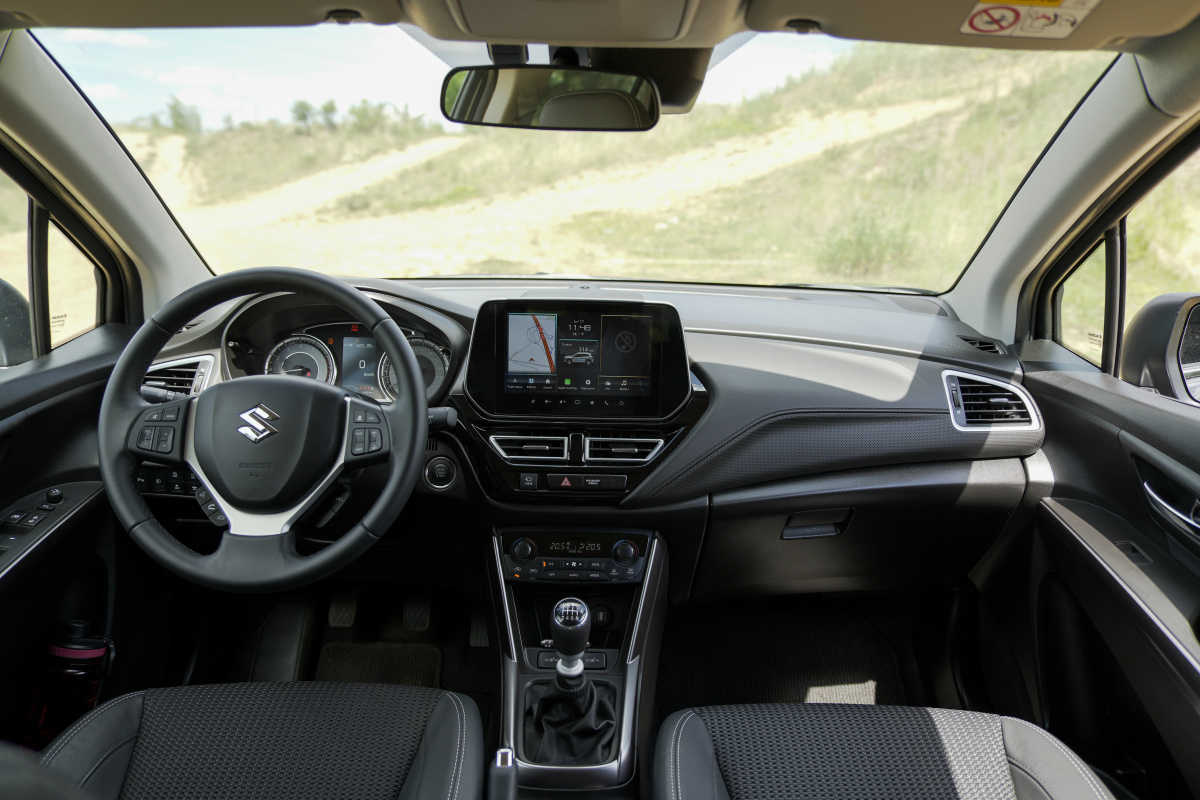 suzuki-s-cross-2022-13