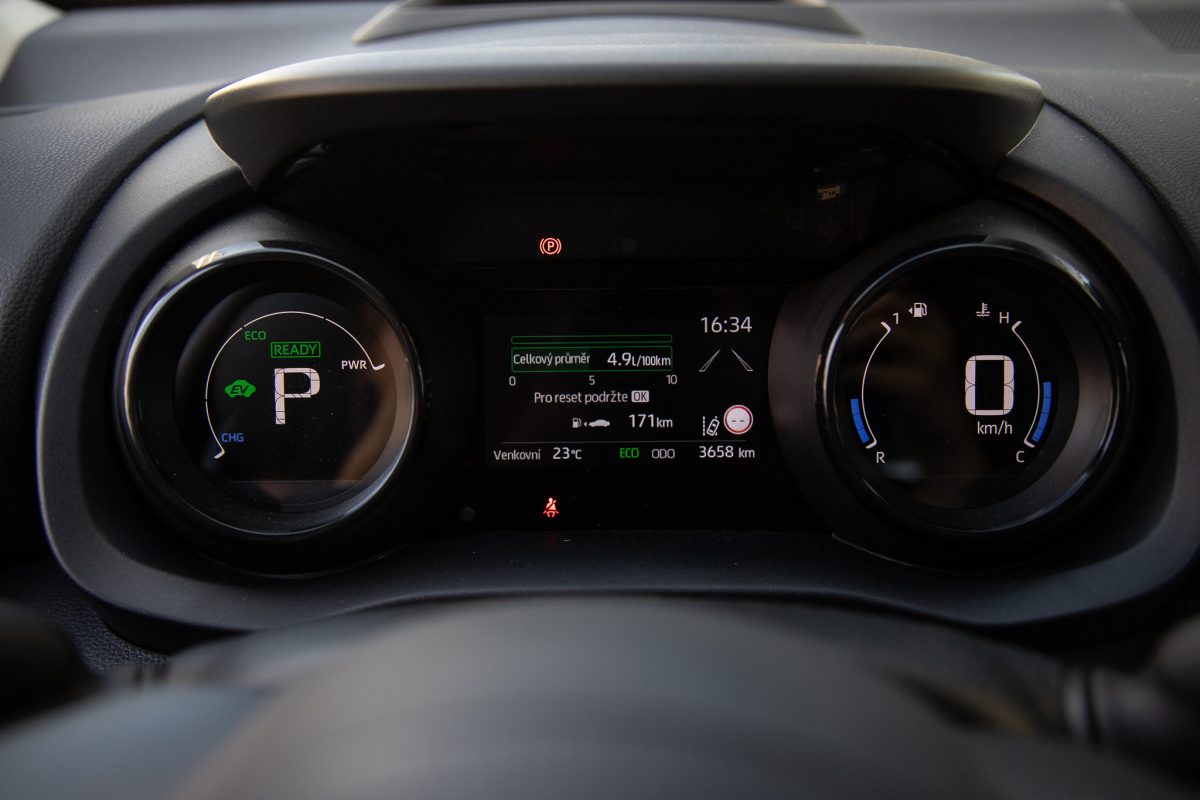 mazda-2-hybrid-2022-22