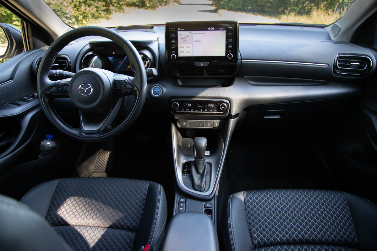 mazda-2-hybrid-2022-32
