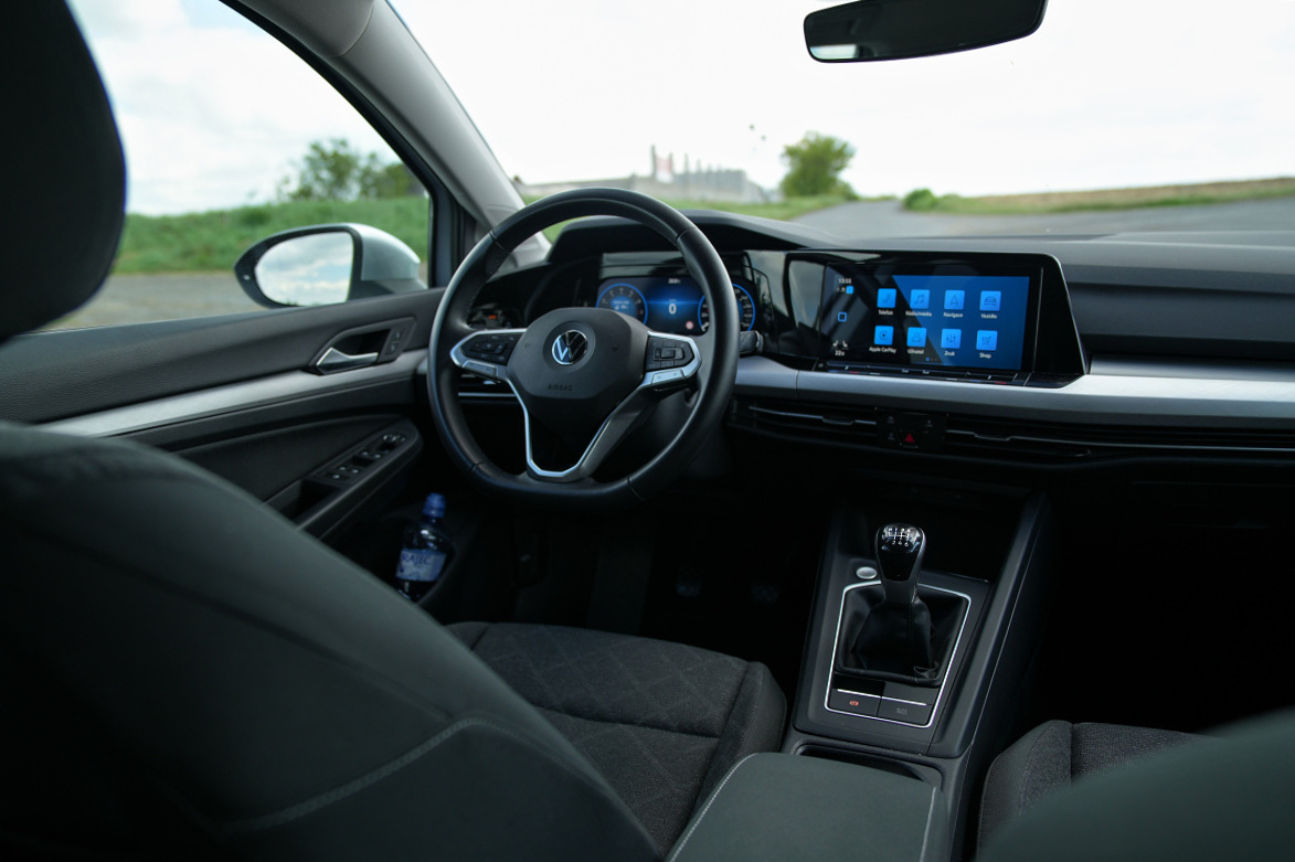 volkswagen-golf-8-12
