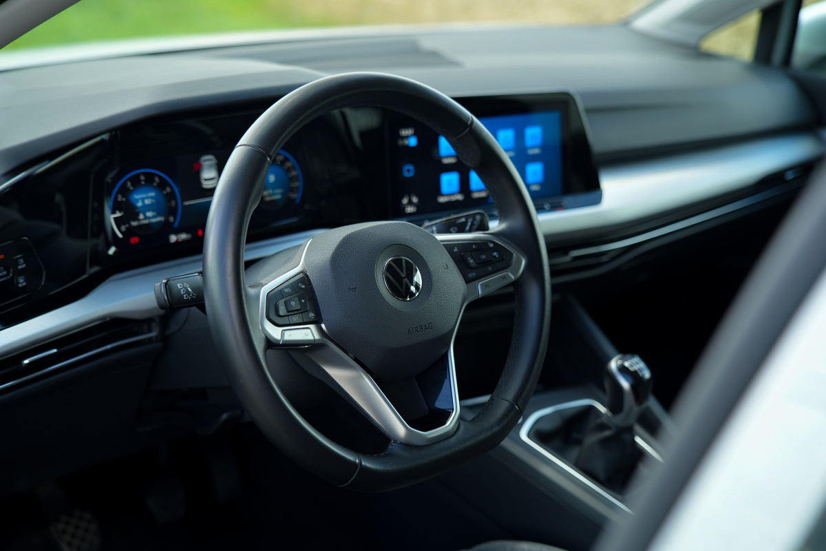 volkswagen-golf-8-19